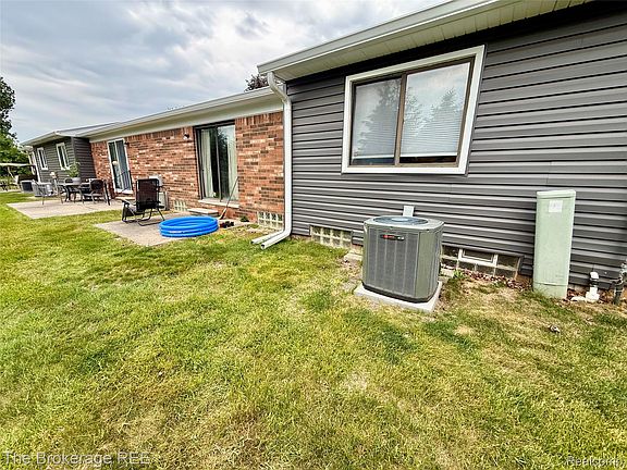 2nd image of 37830 Erna Dr