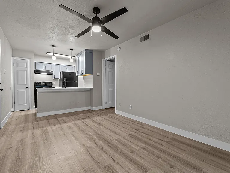 Winding Way Apartments — Photo 11