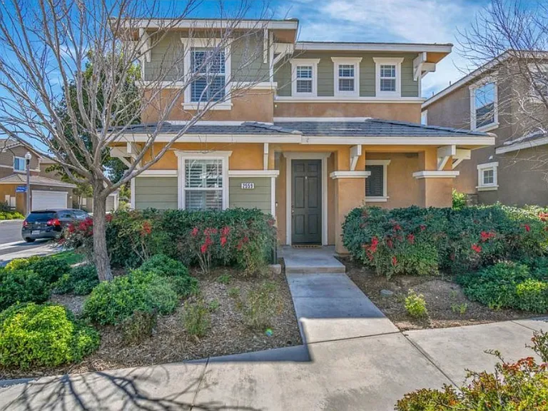 2559 Sparkling Water Ct — Photo 6