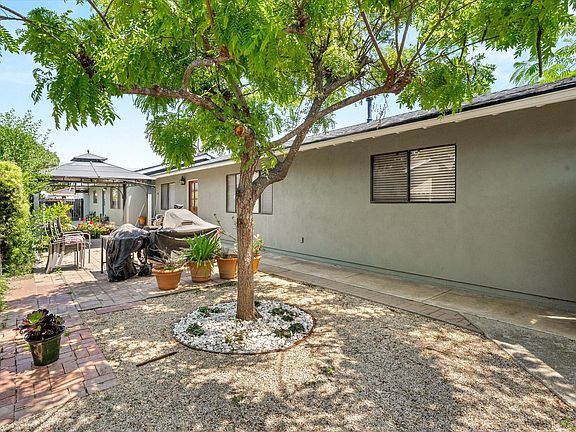 5th image of 1218 Chino St