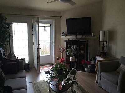 3rd image of 432 Londonberry Dr