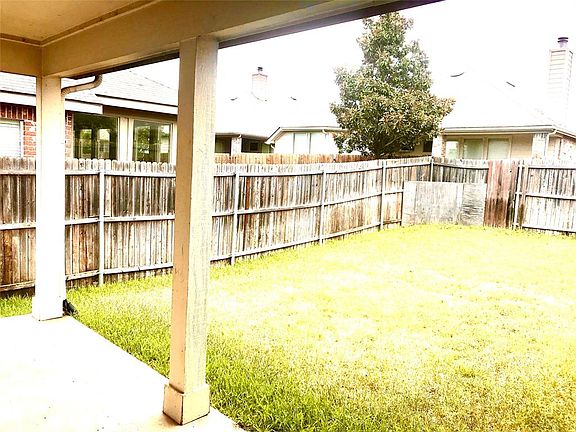 5th image of 318 Highland Fairway Ln