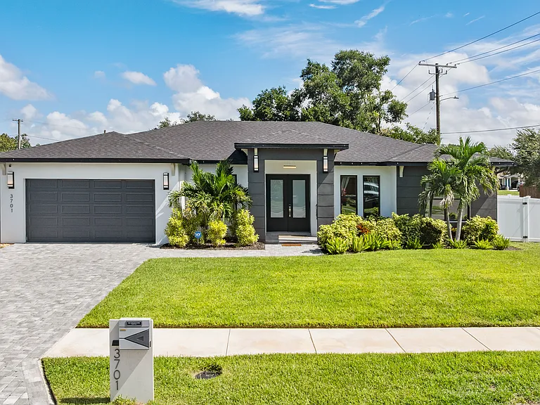 3701 W Leila Ave — Photo 3