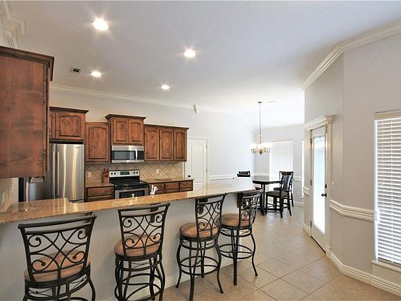 5th image of 221 Essex Way