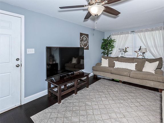 4th image of 4861 Warnock Ave