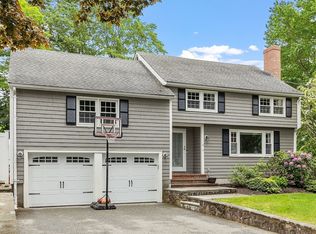 4 Reedy Rd, Lynnfield, MA 01940