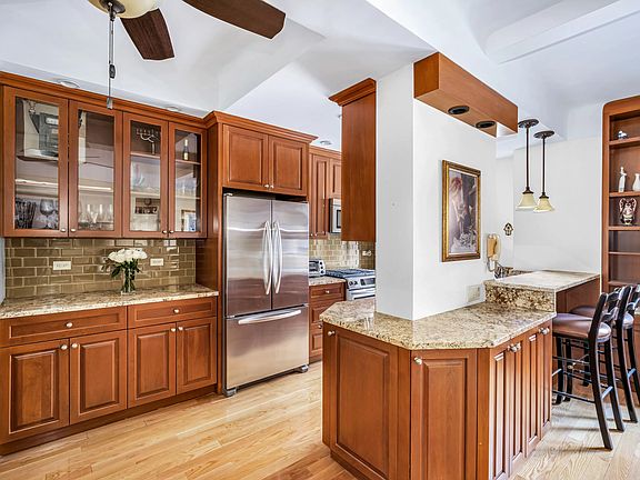 4th image of 710 W End Ave #6D