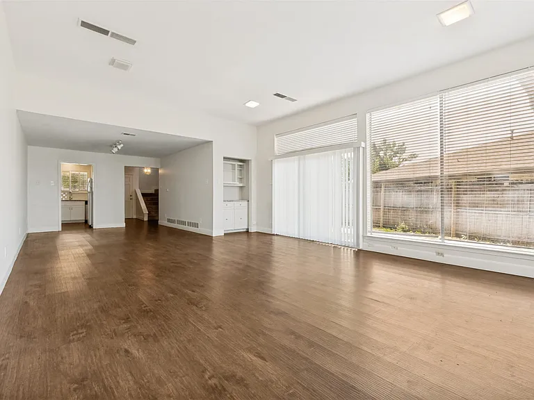 3611 Stables Ln — Photo 7