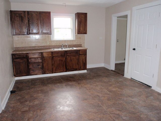 2nd image of 1433 Lakeside Dr