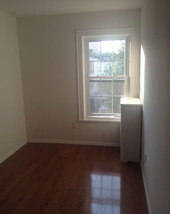 2nd image of 2213 23rd St