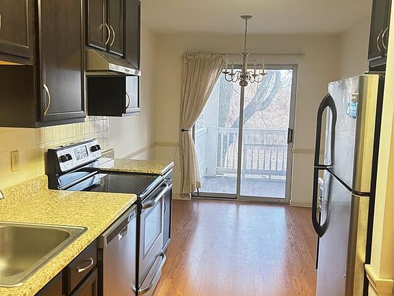 5th image of 920 Guelbreth Ln APT 103