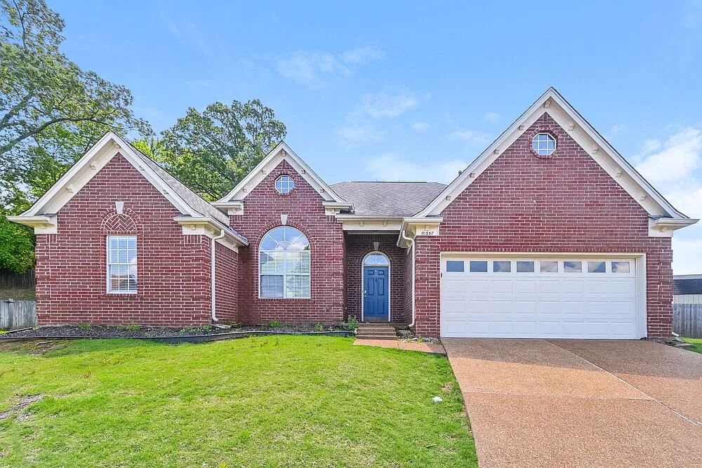 3 bed, 2.0 bath, 1899 sqft, $2,095 — Photo 1