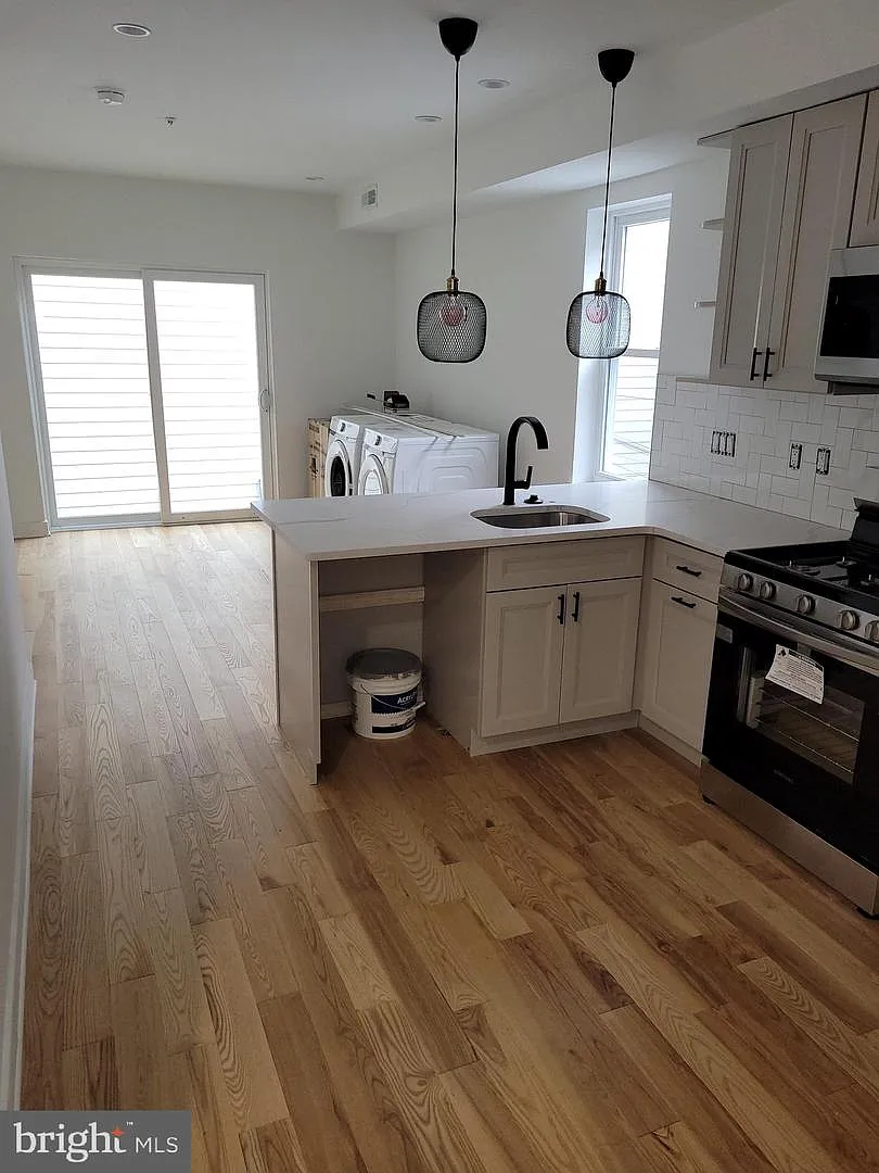 Building Photo - 223 E Girard Ave #1R