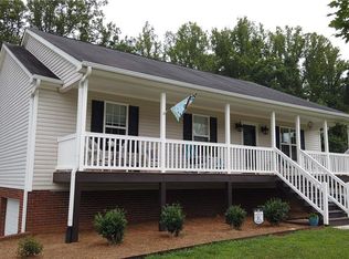 6861 Rangecrest Rd, Belews Creek, NC 27009