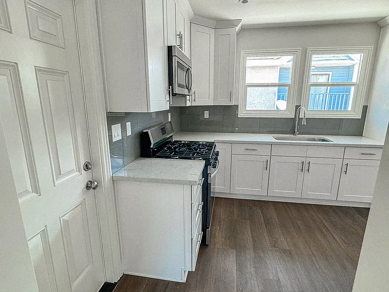 101 N Marengo Ave #100E — Photo 17