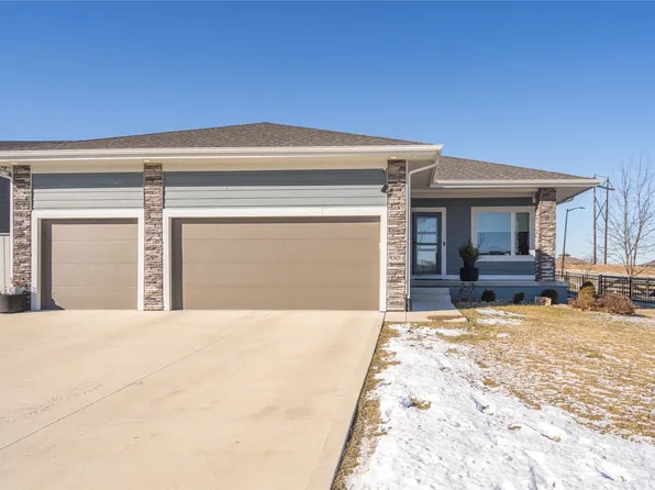 9301 Bellflower Ln, Norwalk, IA 50211