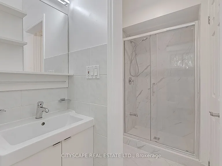 1345 Saint James Ave #UPPER — Photo 11