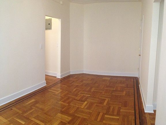 4th image of 2841 34th St APT 33