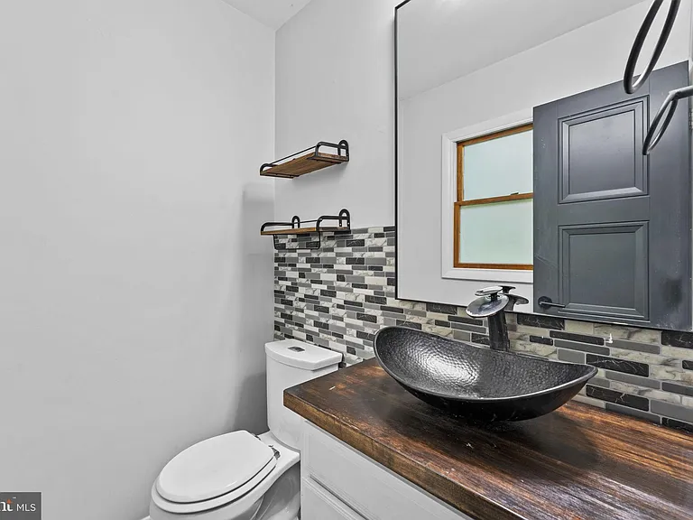 203 Maple St — Photo 17