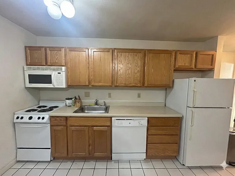 134 E Johnson St #305 — Photo 4