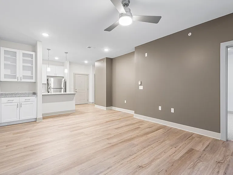 Midtown Apartments — Photo 27