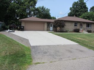 7633 Walnut Ave, Jenison, MI 49428