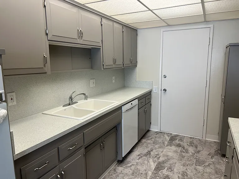 Valley Wilshire Apartments — Photo 9