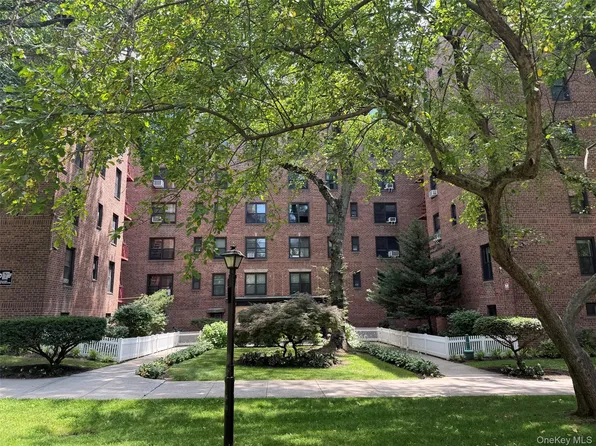 83-20 98 Street #5J, Woodhaven, NY 11421
