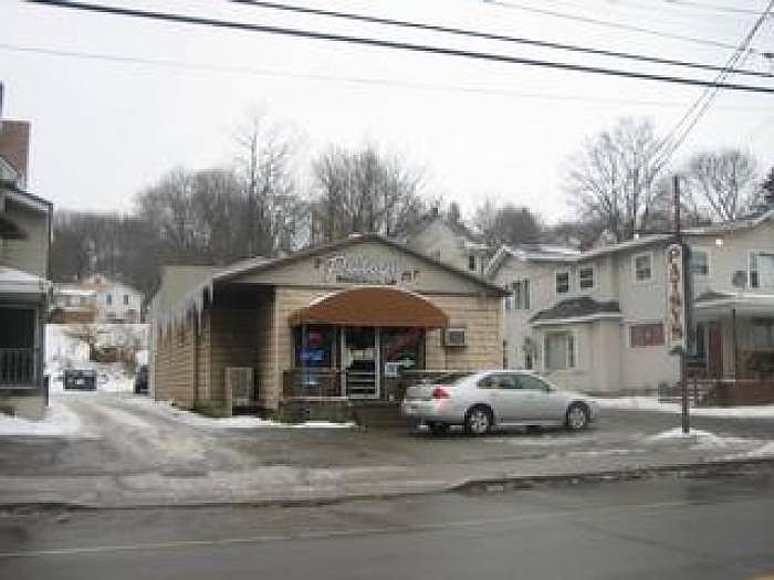 2nd image of 715 E 2nd St