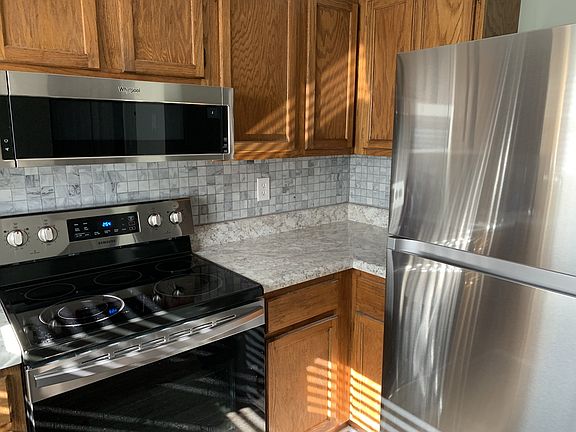 4th image of 2124 Oakwood Ave