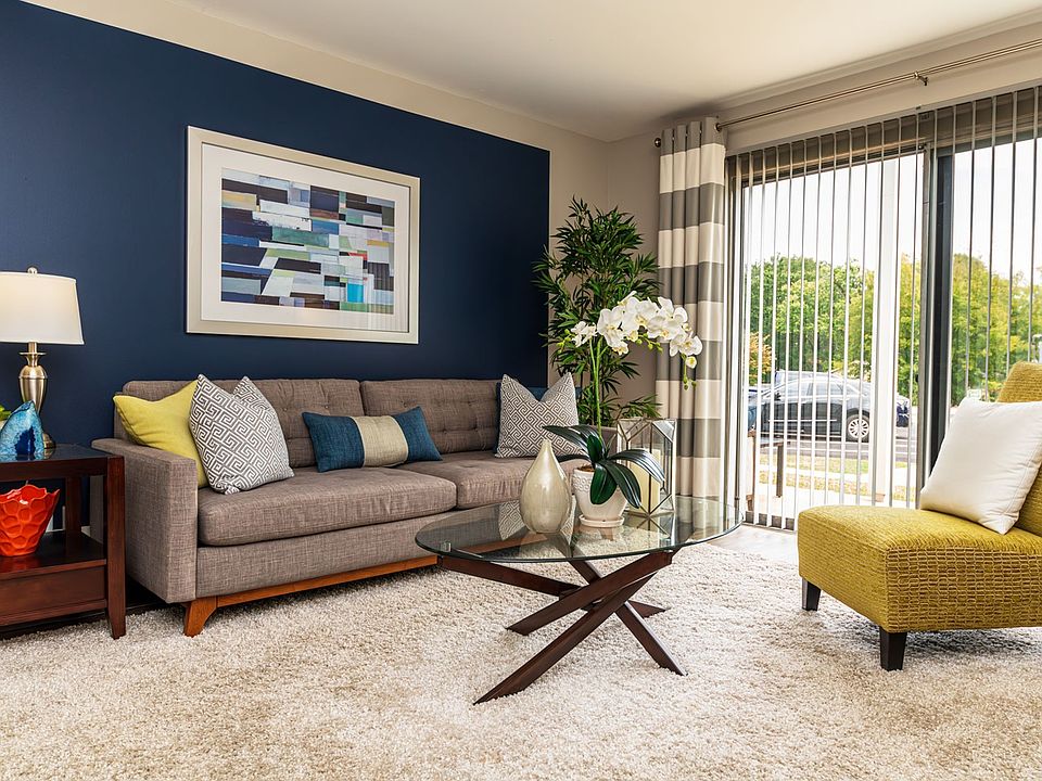 Spacious living room