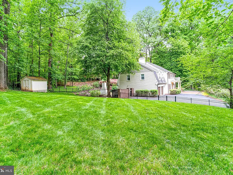 7845 Old Dominion Dr — Photo 23