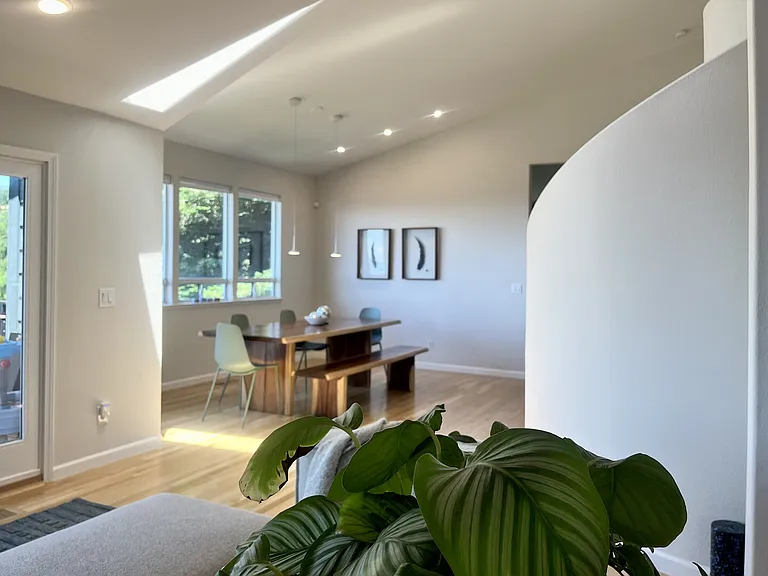 Thorndale Dr — Photo 5