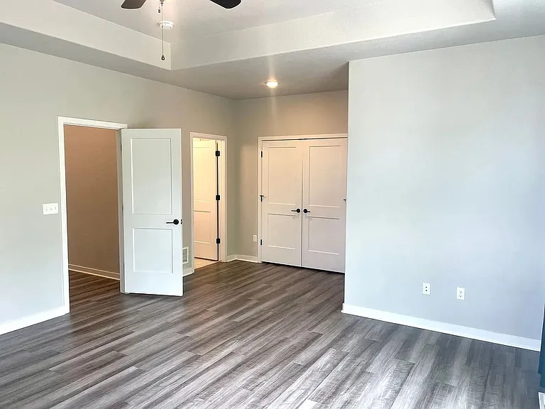 2828 Straus Ln — Photo 10