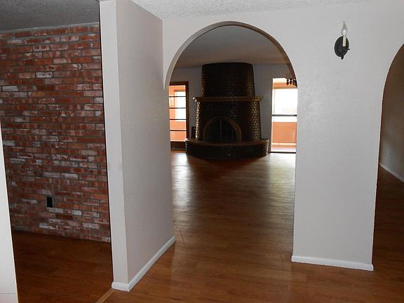 3rd image of 3111 Oakmont Dr