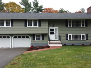 2 Appletree Ln, Walpole, MA 02081