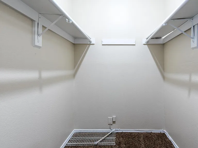 2239 Turf Club Dr — Photo 19