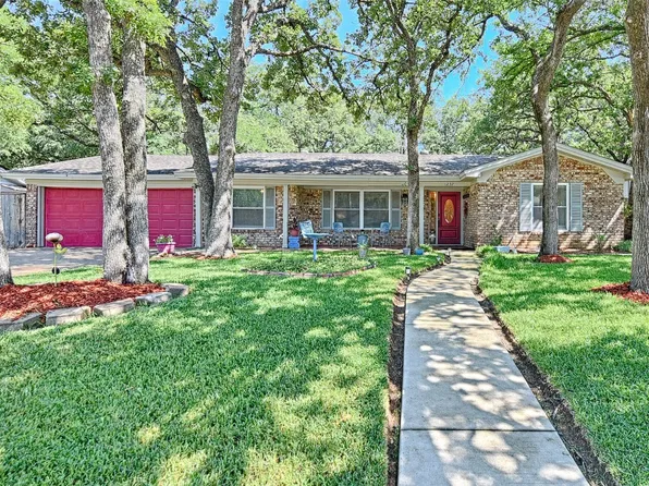 1232 W Redbud Dr, Hurst, TX 76053