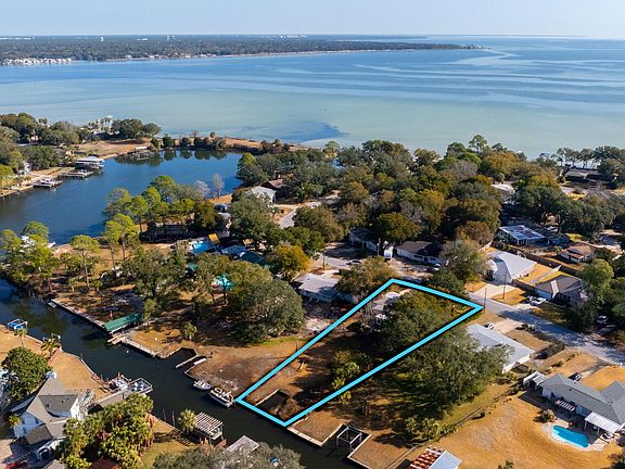 3rd image of 382 NE Gardner Drive