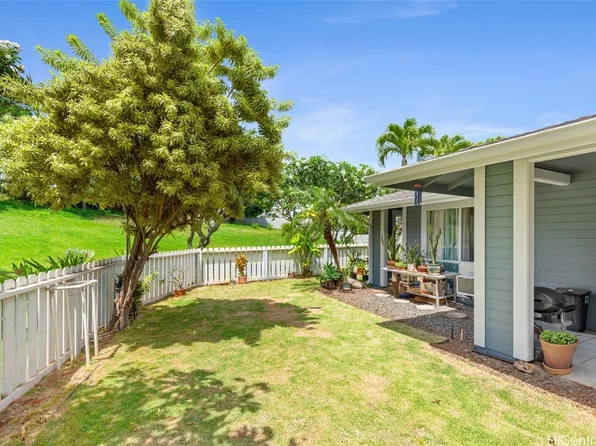 94-828 Lumiauau St APT R104, Waipahu, HI 96797