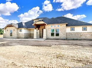 104 Sendera Xing, La Vernia, TX 78121