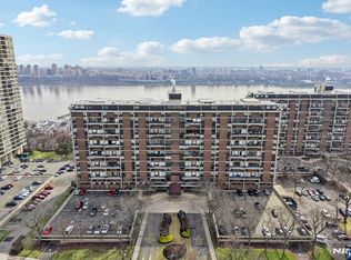 2 Horizon Rd APT 1428, Fort Lee, NJ 07024