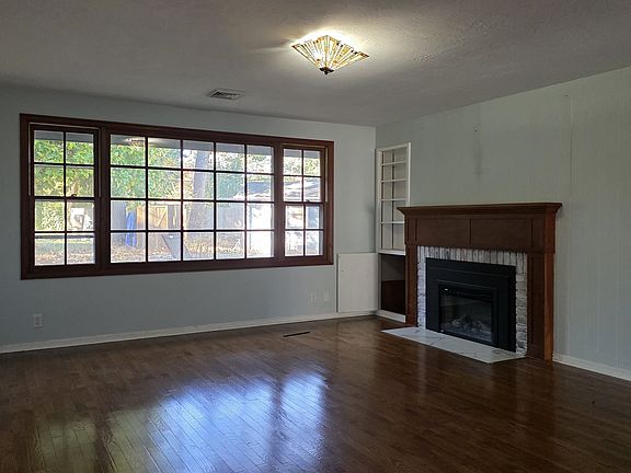 4th image of 551 Shire Ct