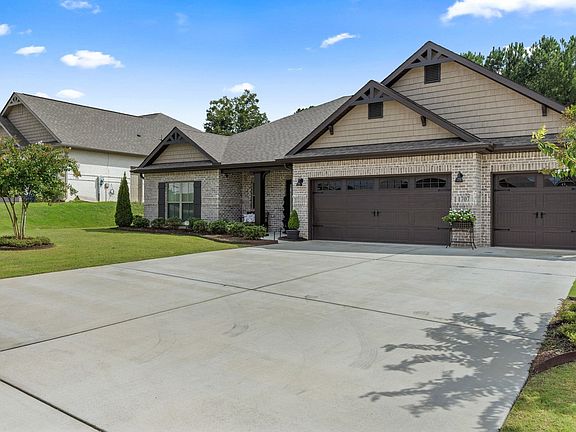 3rd image of 1707 Meadowbrook Dr SE