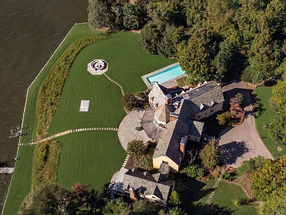 3rd image of 622 Magothy Rd