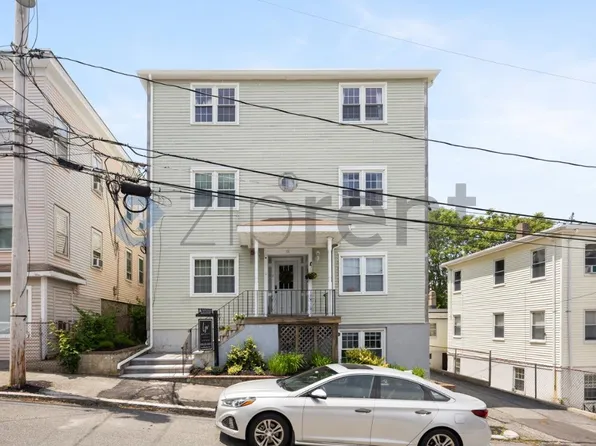 11 Columbia Rd APT 3, Wakefield, MA 01880