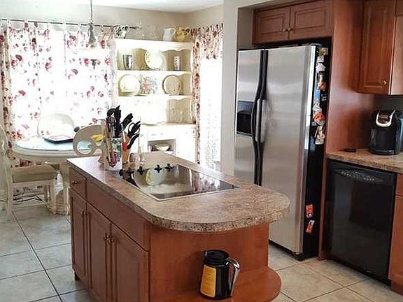 5th image of 898 NW 84th Ln