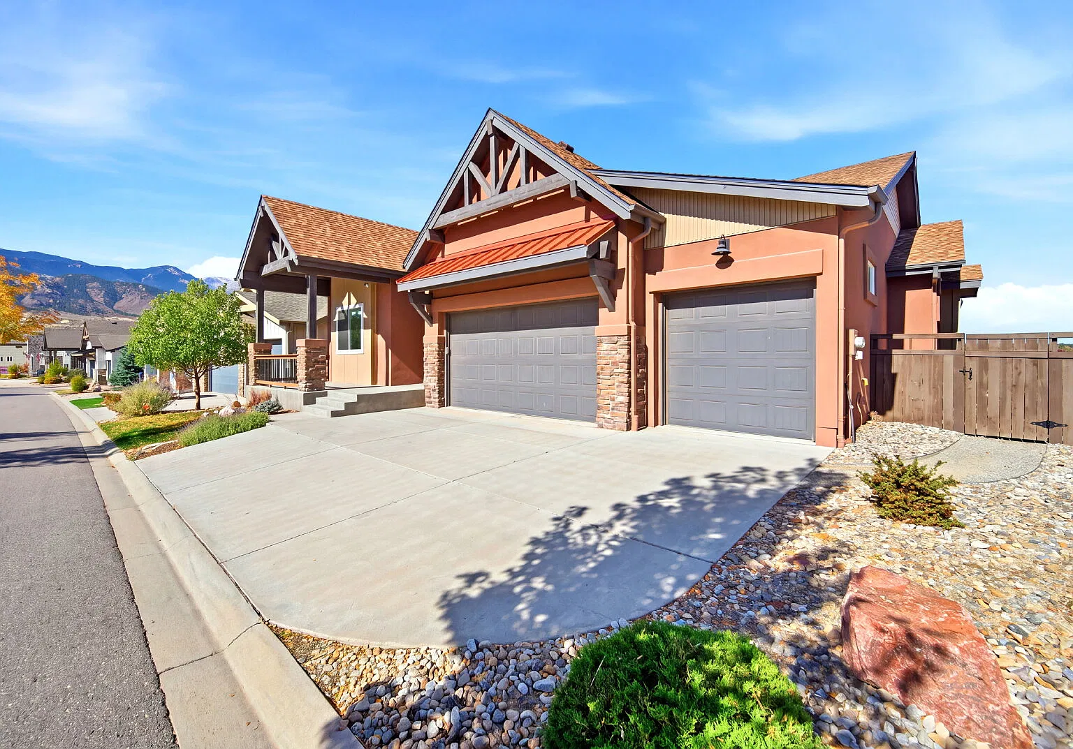 5 bed, 3.0 bath, 4192 sqft, $4,200 — Photo 2