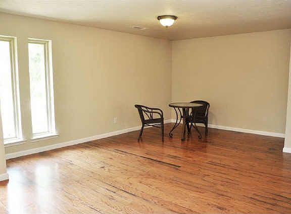 2nd image of 1616 Lake Side Ln