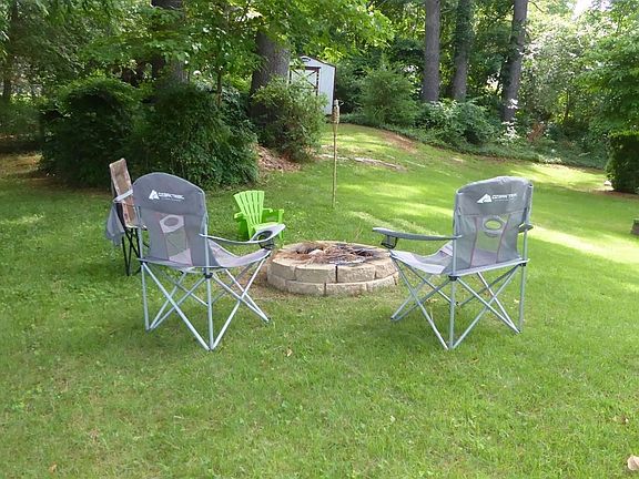 3rd image of 1040 Ardmore Cir